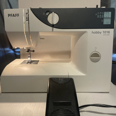 PFAFF Hobby 1016 Electronic Sewing Machine Excellent Working Condition W/ Foot P