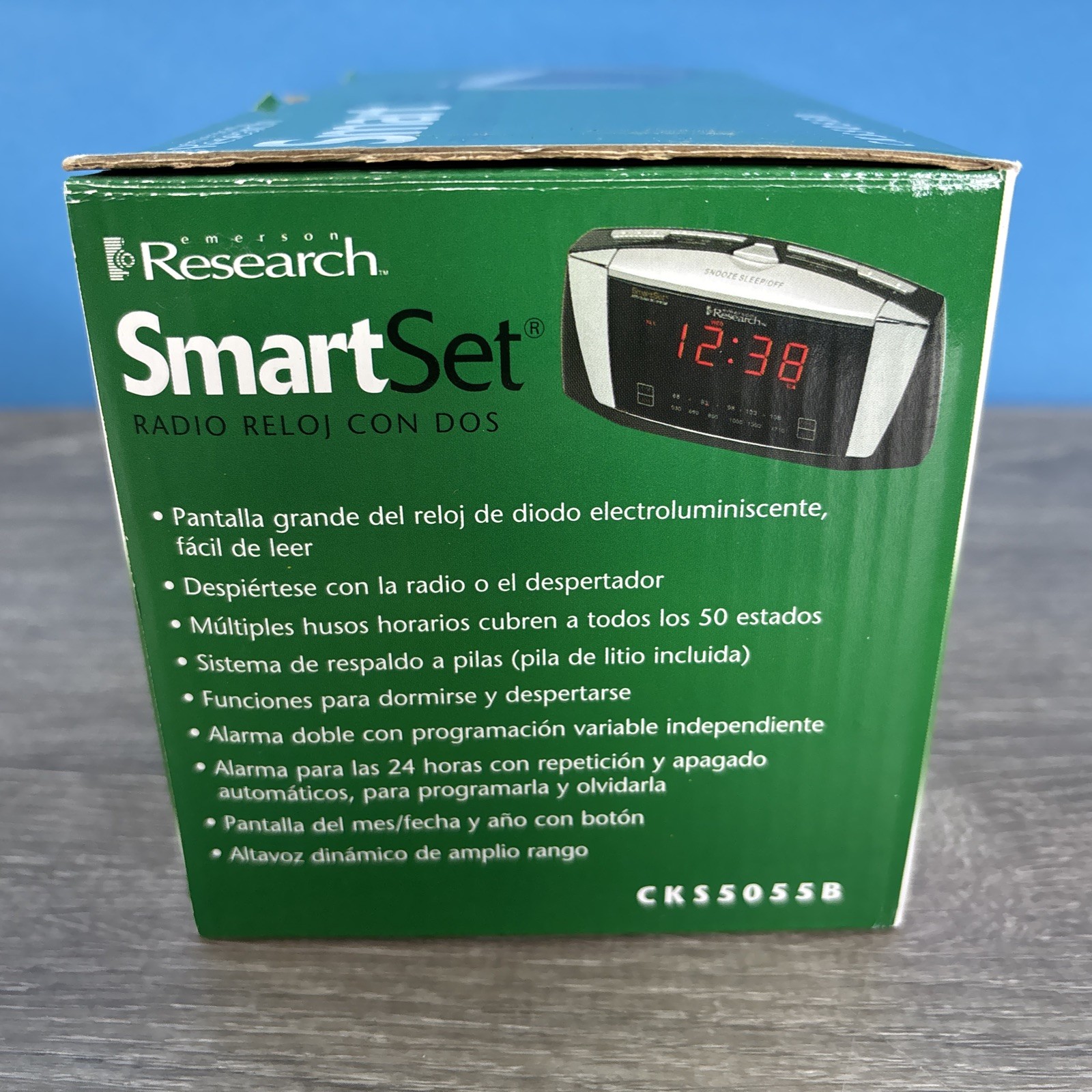 Easy to Reaad Emerson Research Smart Set Dual Alarm Clock Radio CKS5055B