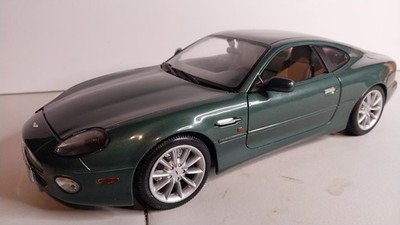 Maisto 1:18 Green Aston Martin DB7 Vantage.