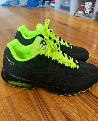 RARE 2012 Nike Air Max 95 Black/Volt Low Top Men s 10.5 (EU 44.5) 609048-090