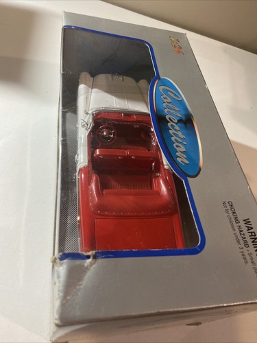 Welly Die-Cast 1:26 Scale 1955 Oldsmobile Super 88 Red/White Convertible - Picture 5 of 9