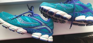 saucony hybrid running shoe