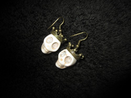 Gothic/Punk Crowned Resin Skull Dangle/Hook Earrings - Picture 3 of 5