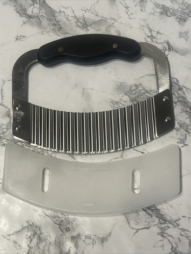 Pampered Chef Crinkle Cutter Stainless Steel W/ Plastic gaurd #1063 - Picture 5 of 11