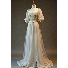 Vintage Victorian Wedding Dress Lace Appliques Pearls Beaded A-Line Bridal Gown