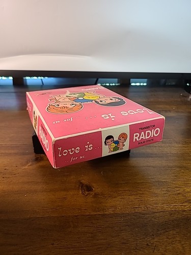 Vintage 1973 Love Is...For Us Transistor Radio Solid State In Original Box! - Picture 4 of 13