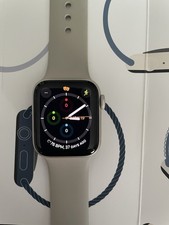 Apple Watch SE (2022) 40mm Starlight Aluminium Case with Sport Band, Regular  