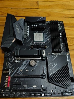 Gigabyte B550 AORUS Elite V2 rev 1.2 ATX Mainboard & Ryzen 7 5700x Bundle