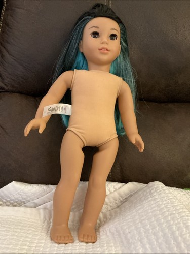 American Girl Doll 2017 Teal Blue Black Hair Bambina dell'anno Corrinne