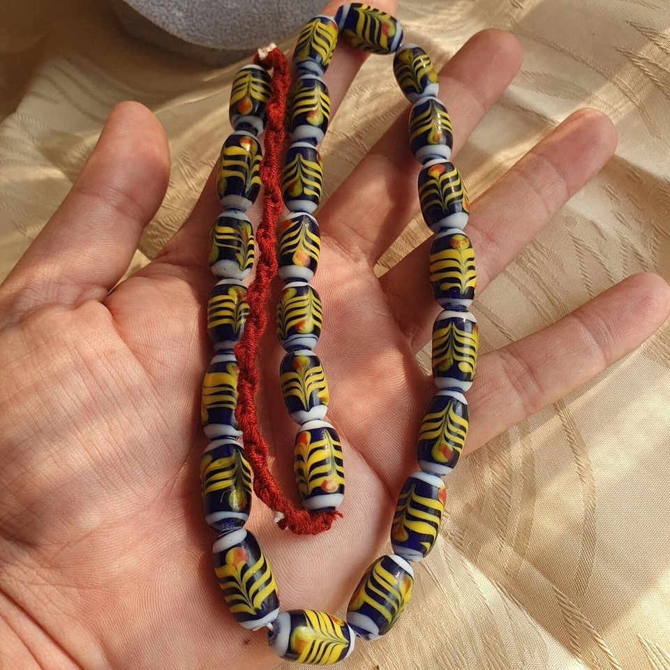 Collana lunga vintage blu fantasia piume perline di vetroregalo - Immagine 3 di 4