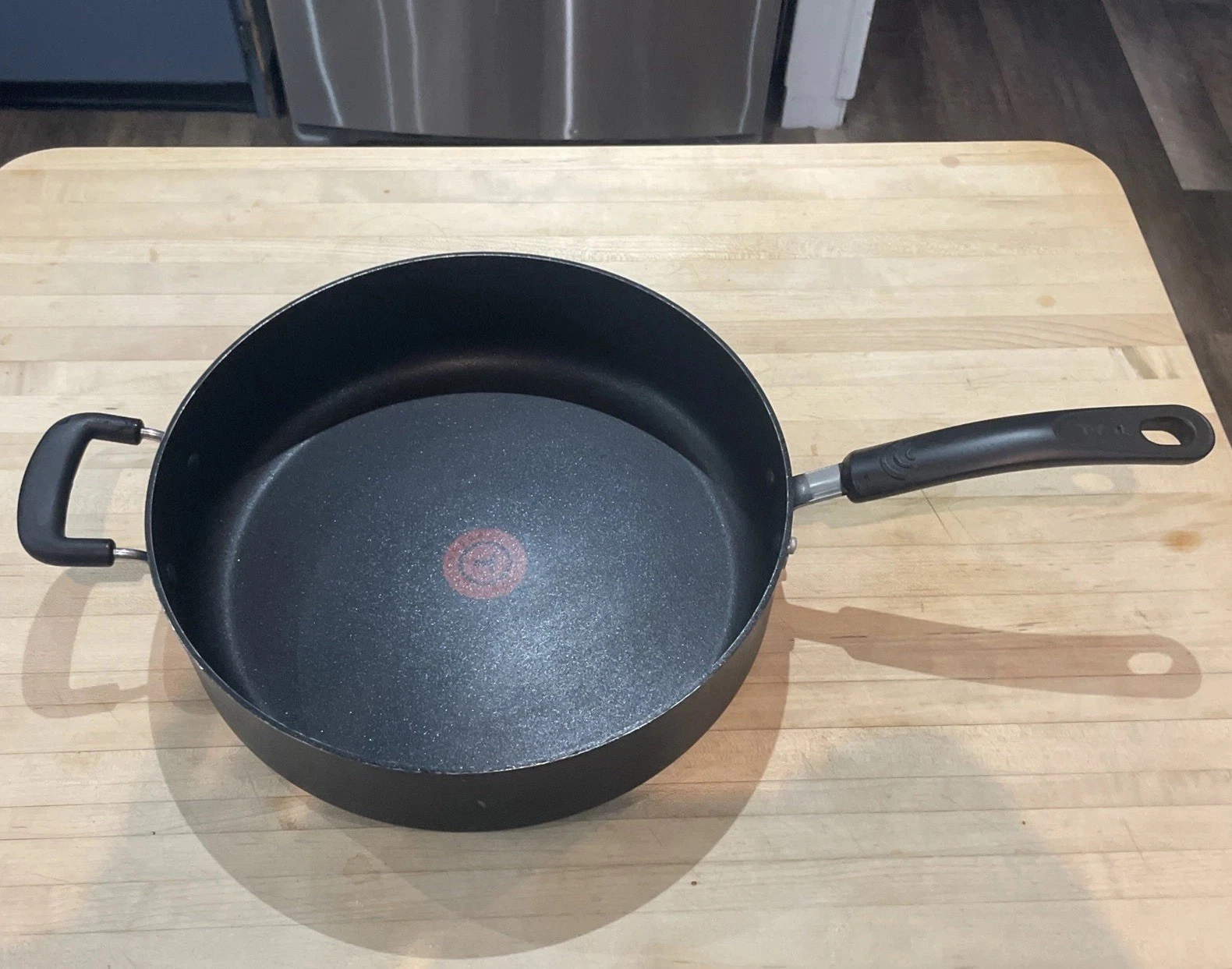 T Fal 12” Hard Anodized Nonstick Deep Chicken Fry Pan Thermo Spot Technology
Opens in a new window o