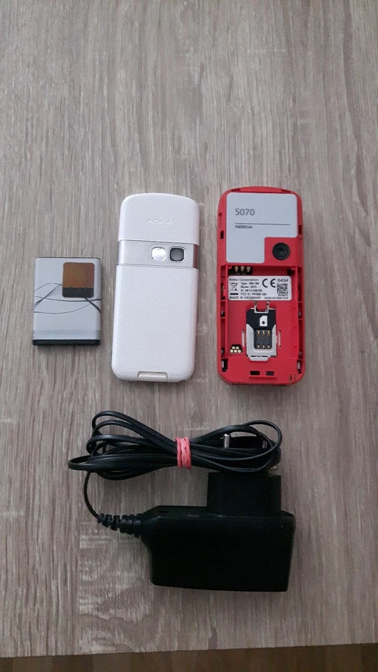 Top Funktion Kamera Handy Nokia 5070 in weiss/rot Look  (ohne Simlock) RM-166 - Bild 2 von 2