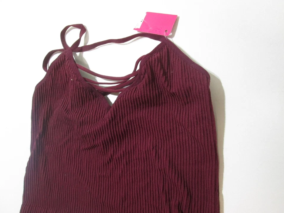 Nuevo con etiquetas Sujetador Xhilaration Talla M Borgoña Inalámbrico Sin Forro Bralette Pullover Acanalado Foto 4 de 4