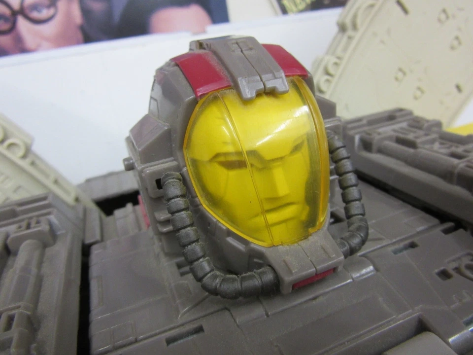 Transformers Generations Titan WFC-529 Omega Supreme figura robot Foto 2 de 4