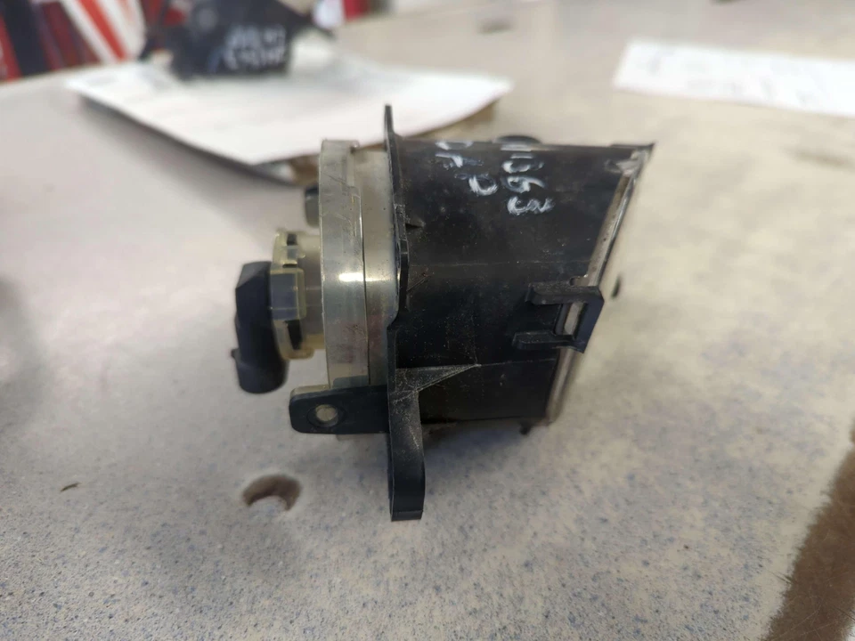 LÂMPADA DE NEBLINA DIREITA CHEVY MALIBU 13 14 15 16 MONTADA NO PARA-CHOQUE - Imagem 3 de 4