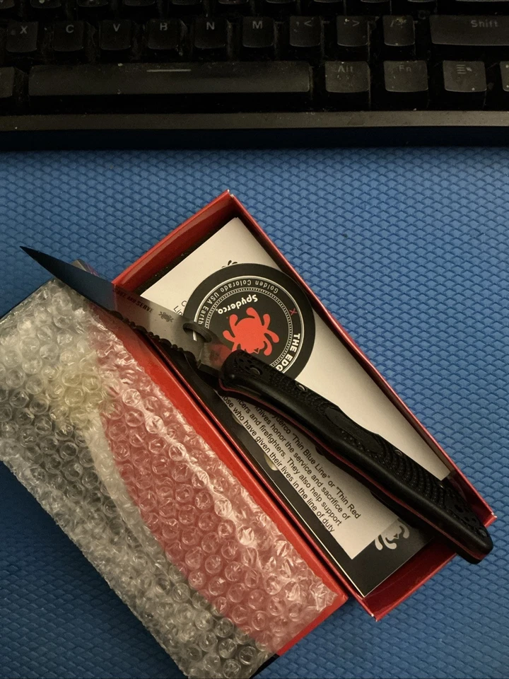 Spyderco Knives Endela Thin Red Line Black Lockback Serrated VG10 C243FPSBKRD - Image 4 of 4