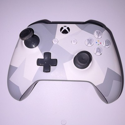 Microsoft Xbox One Wireless ControllerWhite/Gray/Black (LEFT JOYSTICK IS BROKEN)