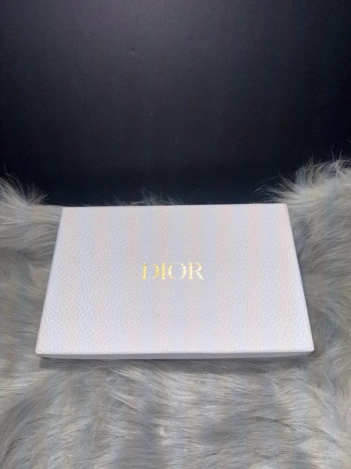 Набор вентиляторов Dior Beauty GWP с 3 флаконами Lucky 🍀 духи. В коробке - Изображение 2 из 4