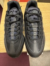 Nike Air Max 95 Men’s Size 8.5 Essential Triple Black  CI3705-001. Box No Lid