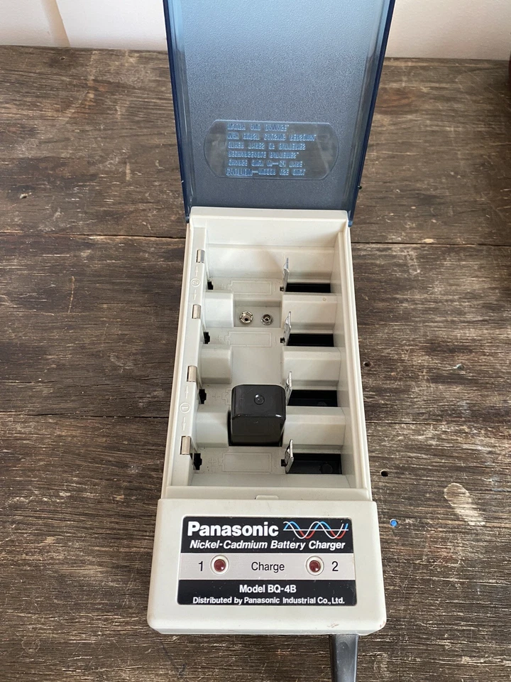 Vintage Panasonic BQ-4B AAA AA C D Nickel-Cadmium Rechargeable Battery Charger - Image 4 of 4