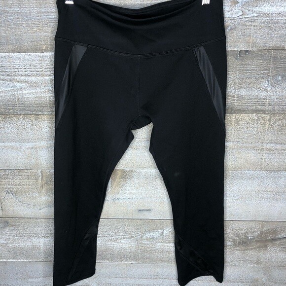 Fabletics small black cropped active running work… - image 1