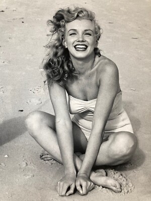 Marilyn Monroe 'Stretching' - The Bel Air Hotel Shoot by André de Dienes