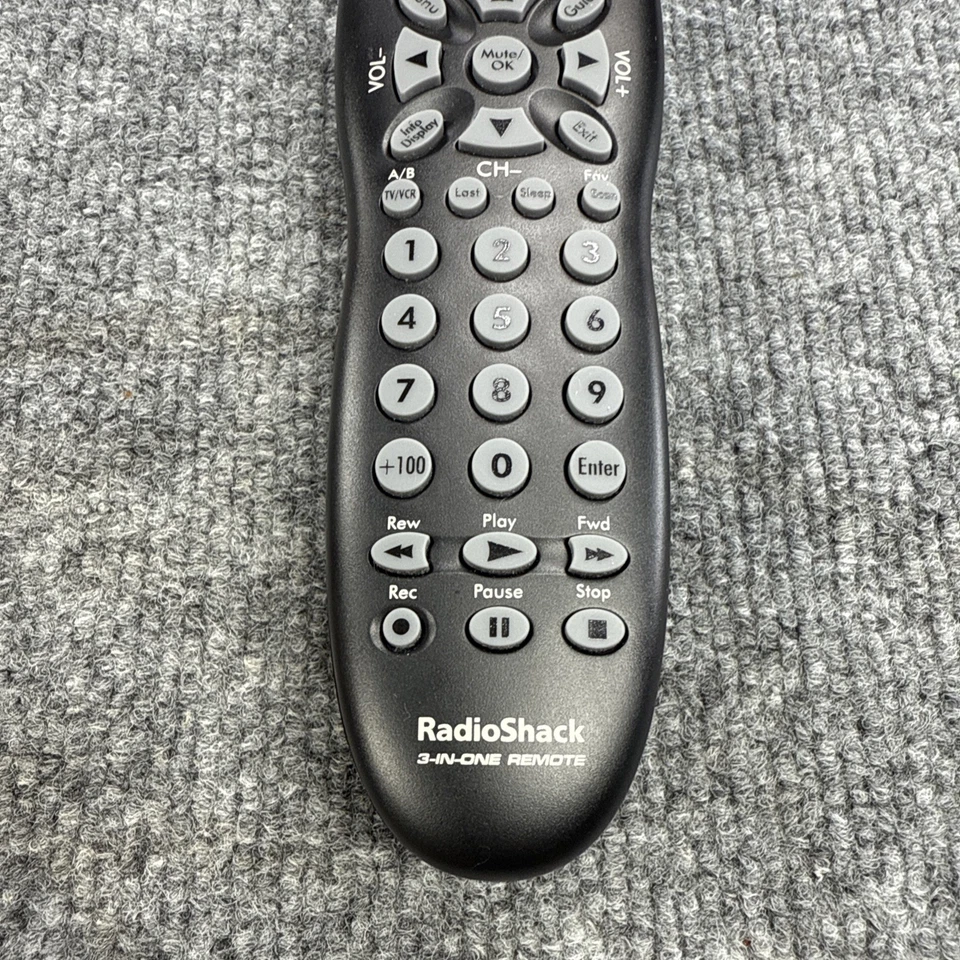 Genuine RadioShack 3-in-One Universal Remote Control 15-2147 Black Tested - Image 3 of 4