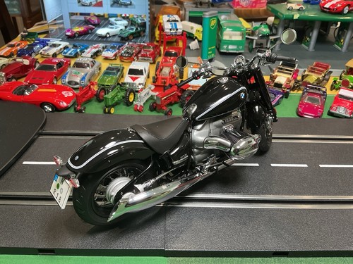 BMW Motorrad R18 First Edition Scale 1:10 DieCast Manufactured by Hand - Picture 8 of 10