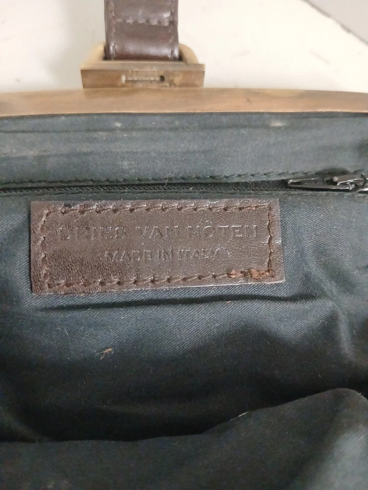 Hermoso Bolso de Mano Dries Van Noten Embellecido con Apliques Metálicos SIN CORREA Foto 3 de 3