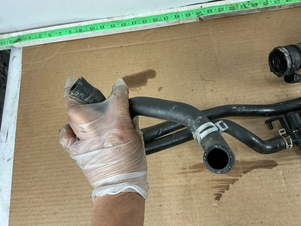 Manguera de desbordamiento de refrigerante del motor BMW 535i xDrive F10 2011-2016 7580957 OEM Foto 4 de 4