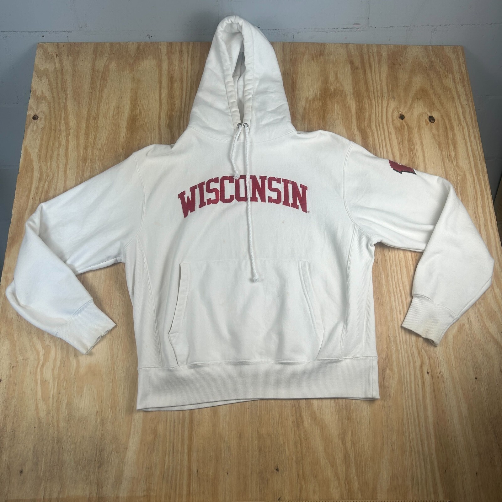 Y2K Wisconsin Badgers Pullover Hoodie for Men in White and Red – NCAA Signature Design, Size Large