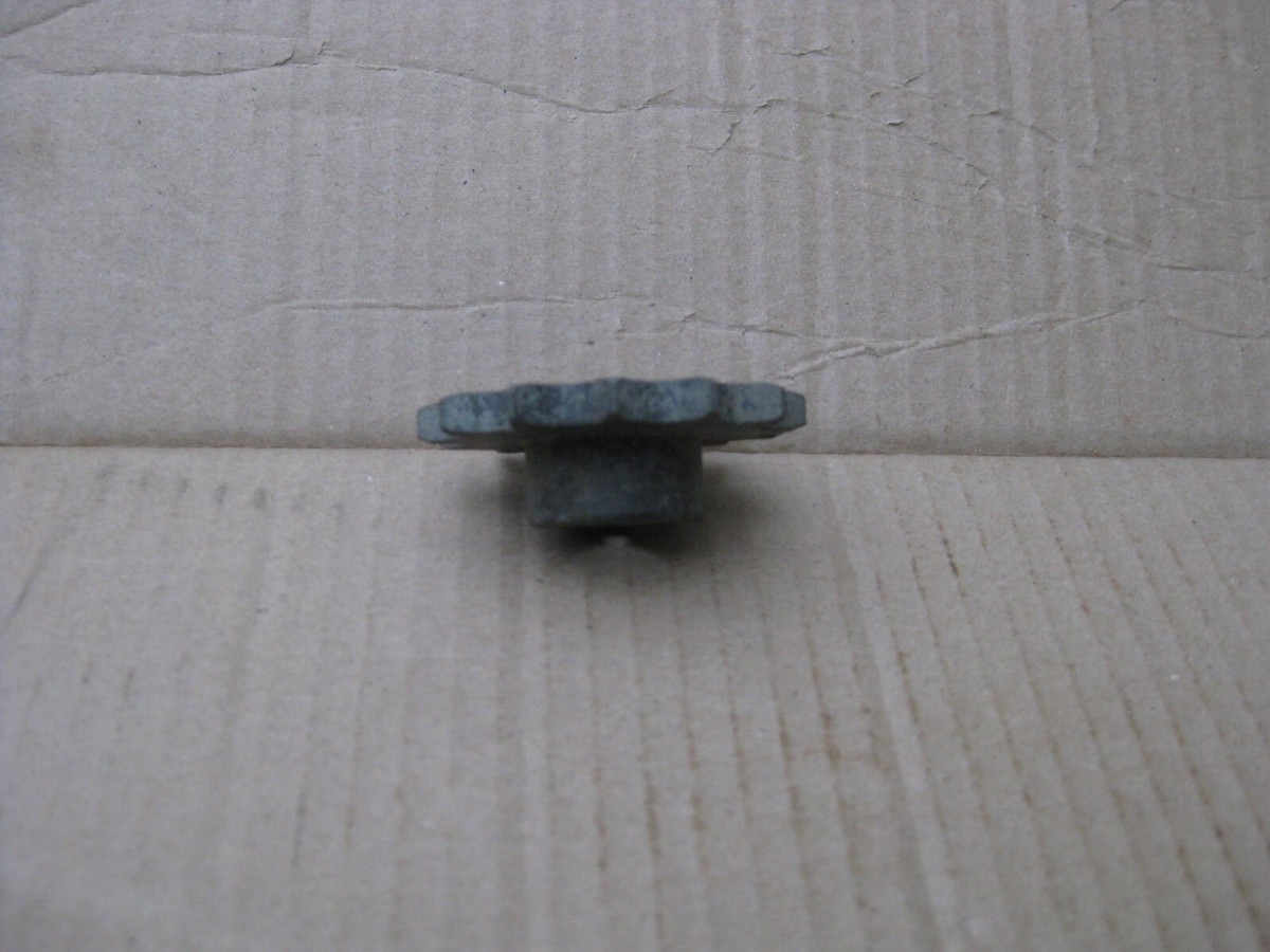 Pignon 28 Dents F&S Pour Moyeu Sachs 98 Cm3 – Torpille – Pièce Neuve NOS