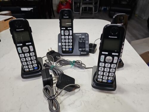 Panasonic Cordless Phone System Model KX-TGE260 Bluetooth 4 Handsets And Docks - Picture 2 of 8