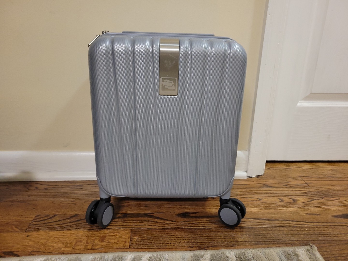 Hanke Underseat 16-Inch Lightweight Spinner Suitcase with TSA Lock