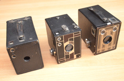 3 KODAK BROWNIE Nr. 2E / BEAU Nr. 2 / SIX-20 JUNIOR  Boxkameras Art Deco ab 1919