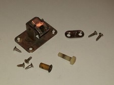 Schließe (für Plattenspielerdeckel) aus Nordmende Phono Super CH=308/8
