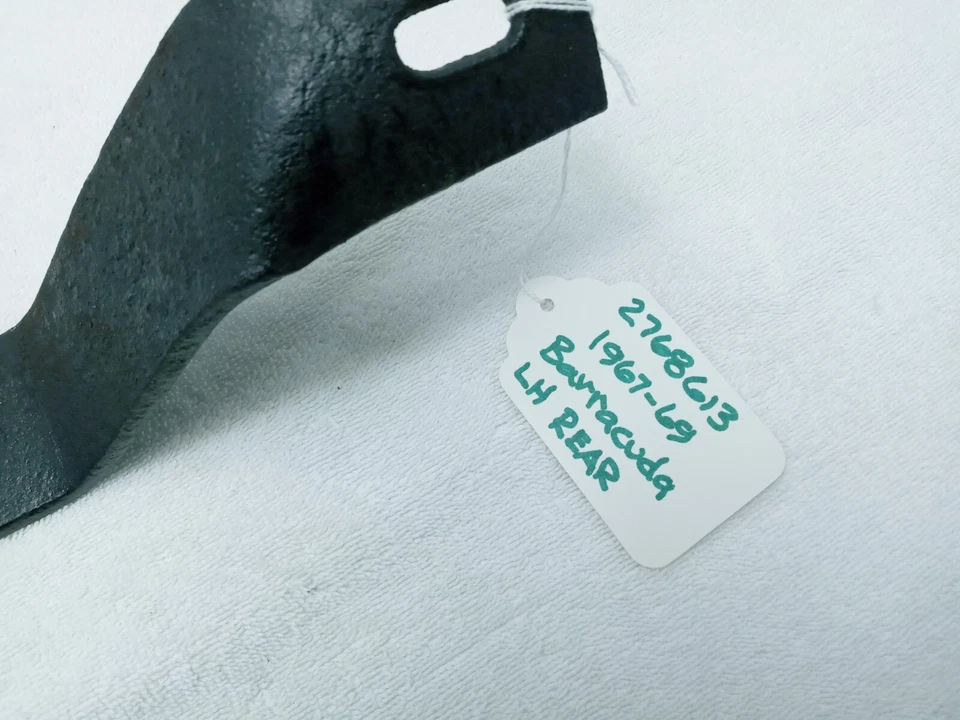 OEM MOPAR 1967 1968 1969 PLYMOUTH BARRACUDA LH REAR BUMPER BRACKET 2768613 Foto 2 de 3