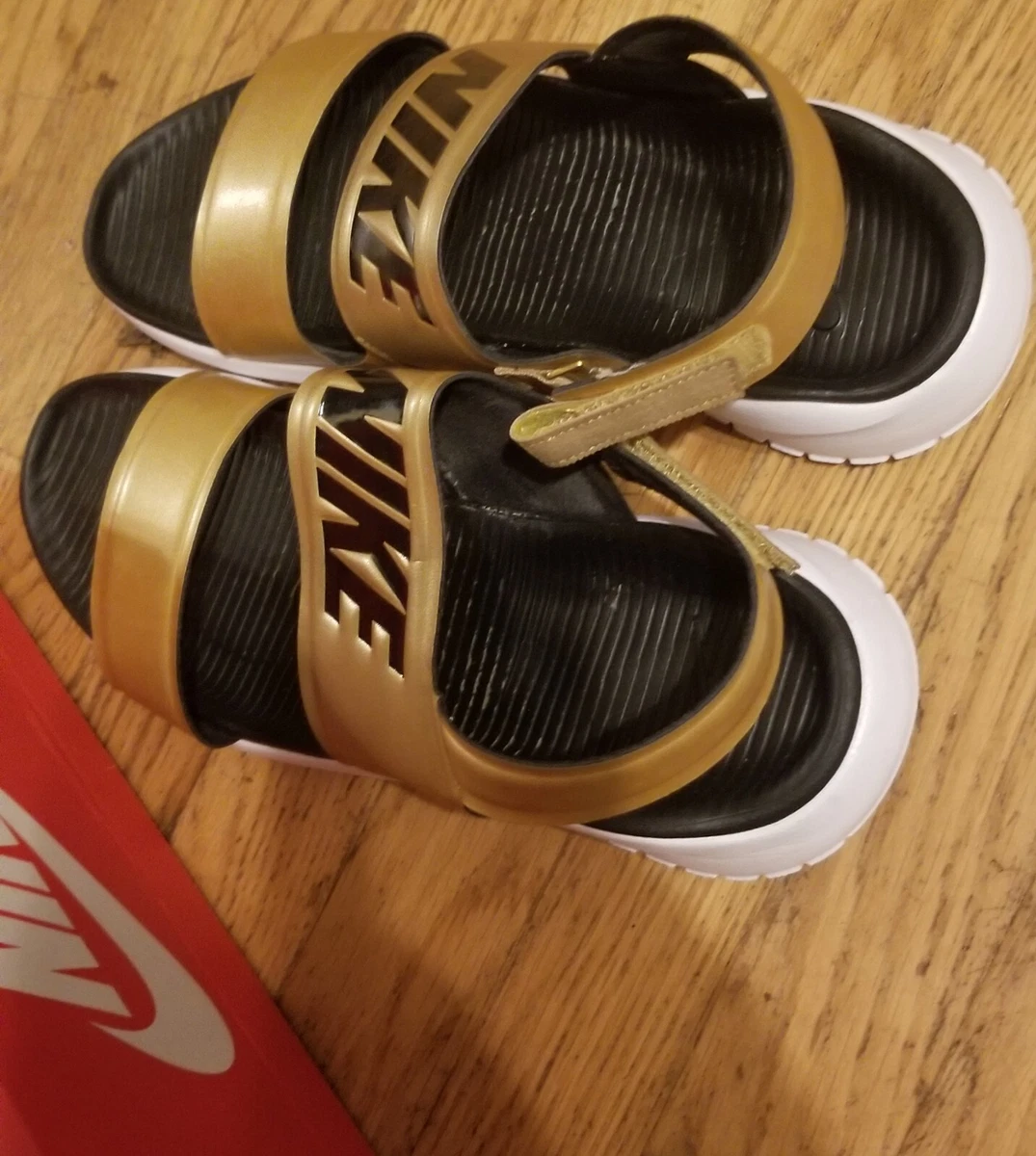 Nike tanjun sales sandals rose gold