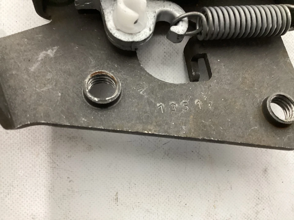 Оригинальная защелка крышки багажника / привод замка 7191212 для BMW 328i 320i F30 2012-2016 годов выпуска. - Изображение 3 из 4