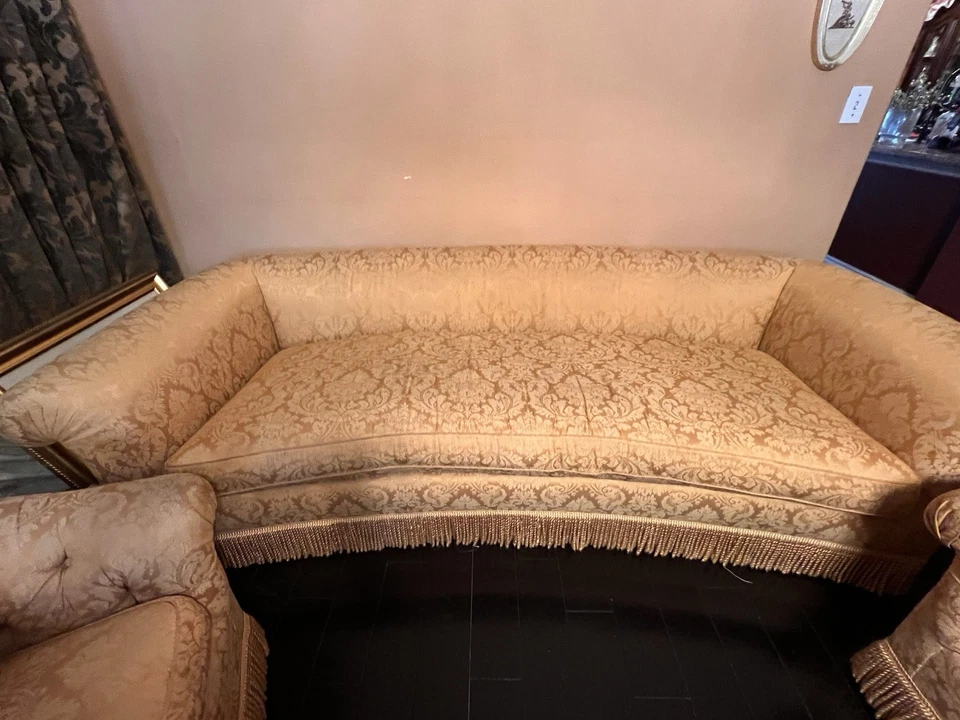 “Elegante Juego de Sofá Curvo - Brocado Dorado, 3 Piezas Glamour Vintage” Foto 2 de 4