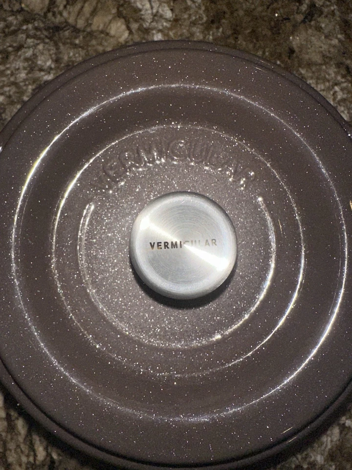 Panela de esmalte de ferro fundido vermicular 14cm marrom descontinuada sem água nova sem caixa - Imagem 3 de 4