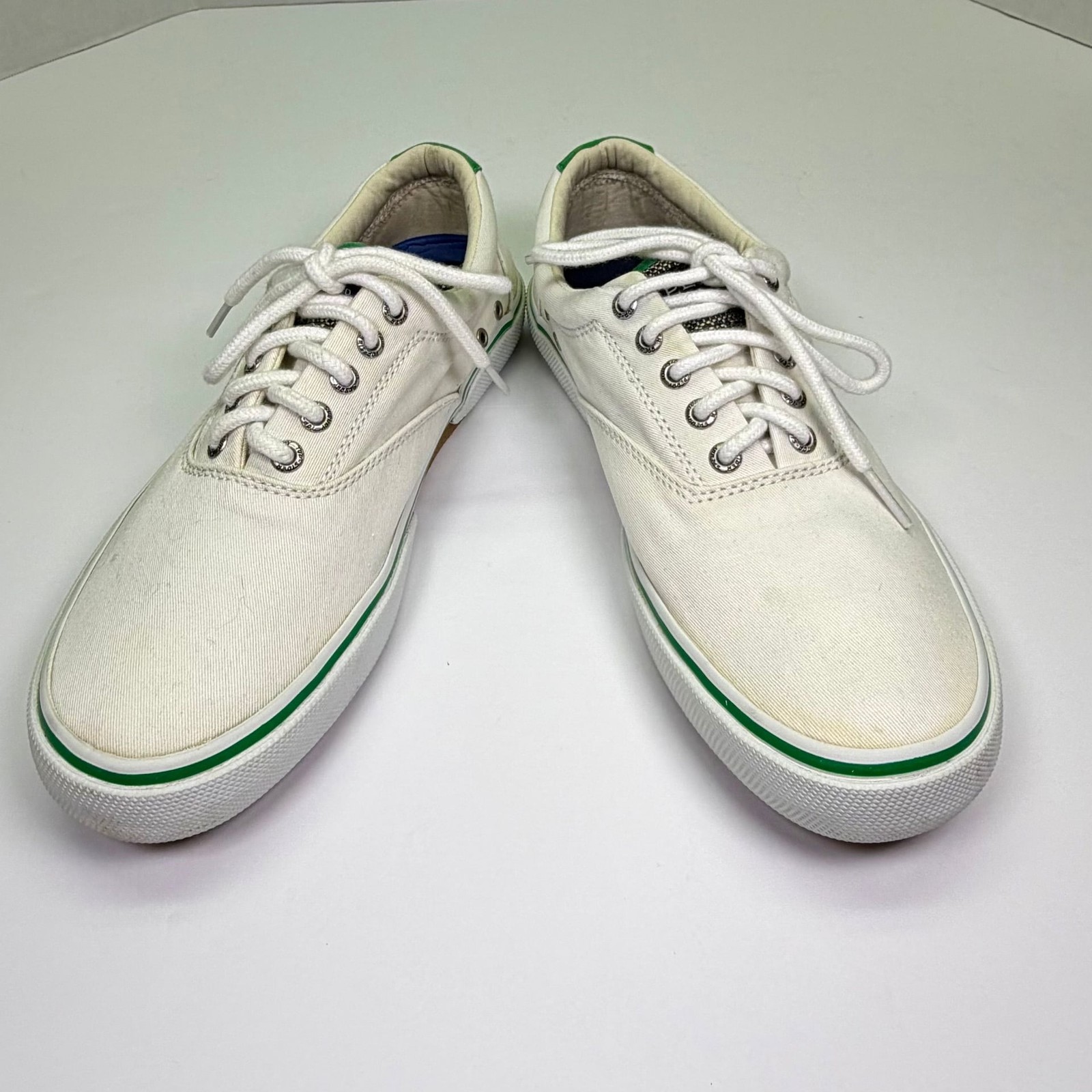 White/green Sts12064