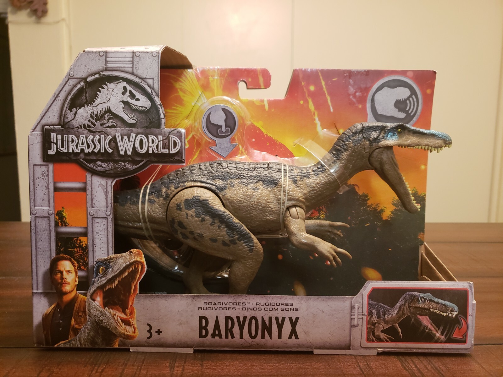 jurassic world roarivores baryonyx figure