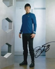ZACHARY QUINTO signed Autogramm 20x25cm STAR TREK in Person autograph COA
