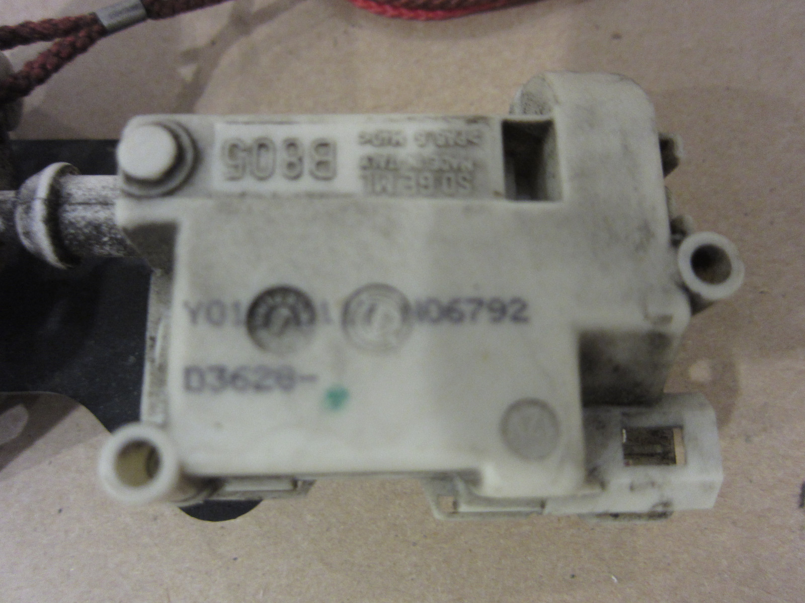 Ferrari California - Fuel Door Actuator - P/N 69769900