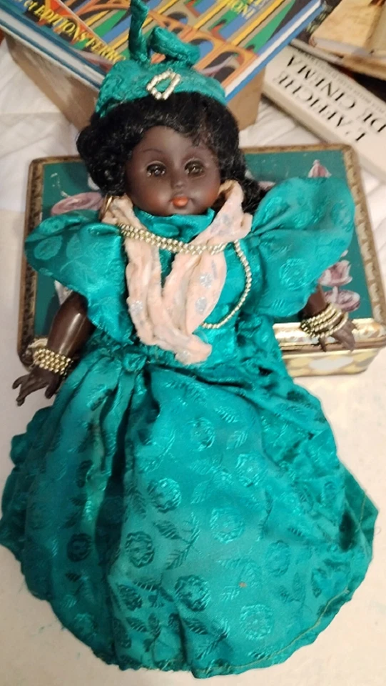 ANCIENNE POUPEE NOIRE marquée "MADE IN FRANCE 1"- ANTILLAISE-habits et chaussure - Photo 2/4