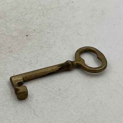 Antique Brass (Skeleton Key) 3.5 Inch Unique Shaped Head Decoration Key Chain