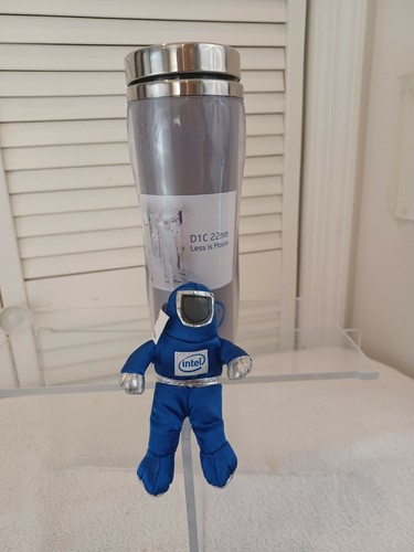 Intel,Avoton and Valleyview Record Result,Blue Intel Astronaut,Travel Cottee Mug