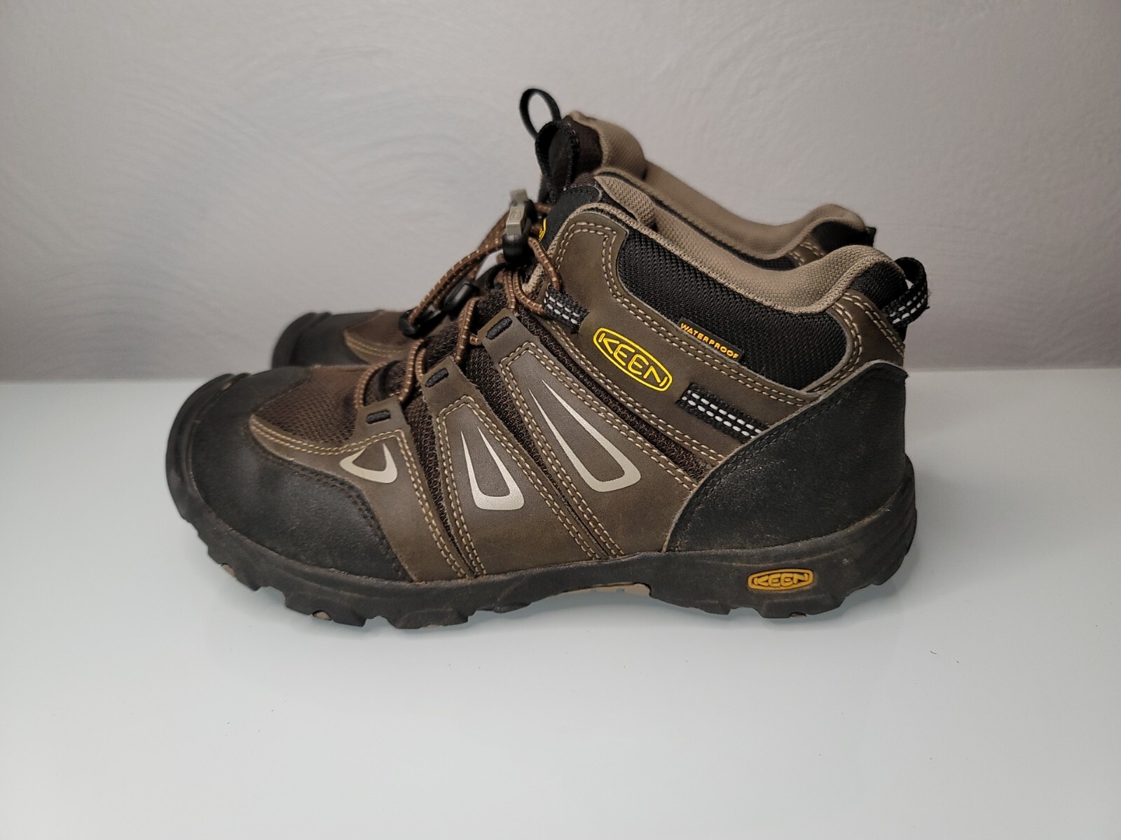 Scarpe da trekking all'aperto Keen Oakridge ragazzi taglia 5 1015179 marroni nere