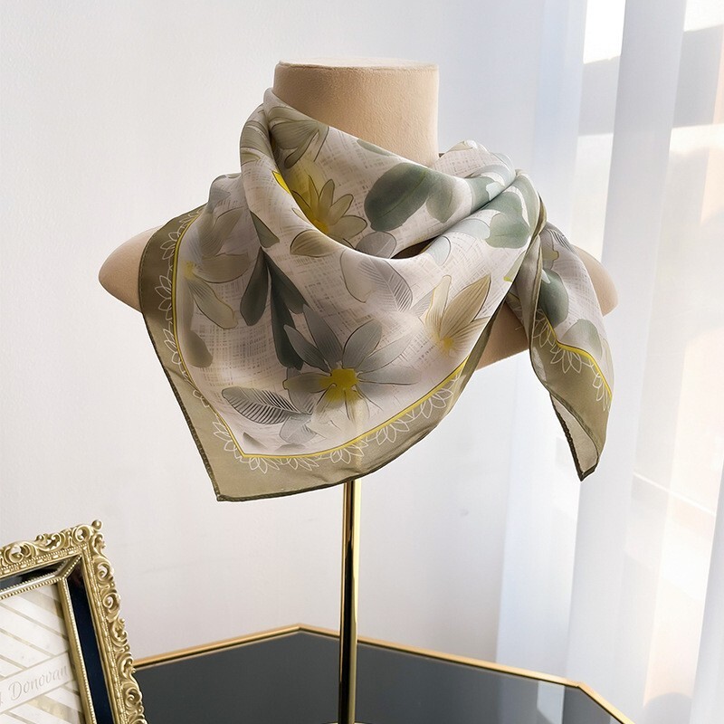 100% Silk Scarf Women Vintage Green Leaves Kerchief Square  display picture 1